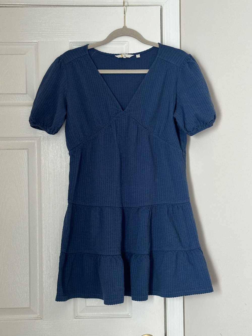 Boden Seersucker 100% cotton Blue Tiered Dress Short Sleeve Size 2 Mini Knee - Picture 2 of 9